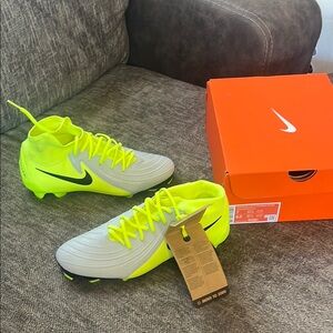 New/never worn soccer cleats